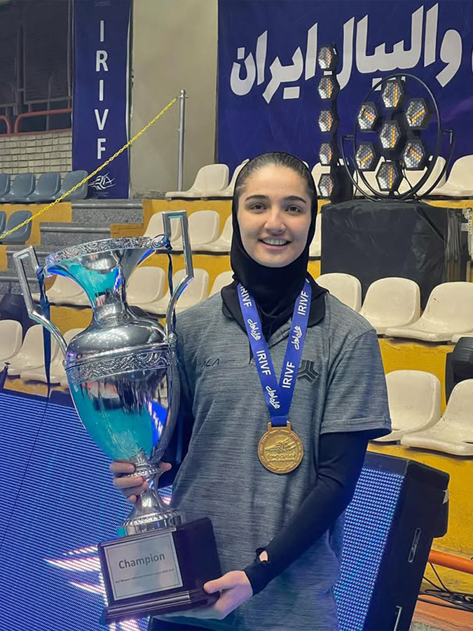 نازنین علیزاده