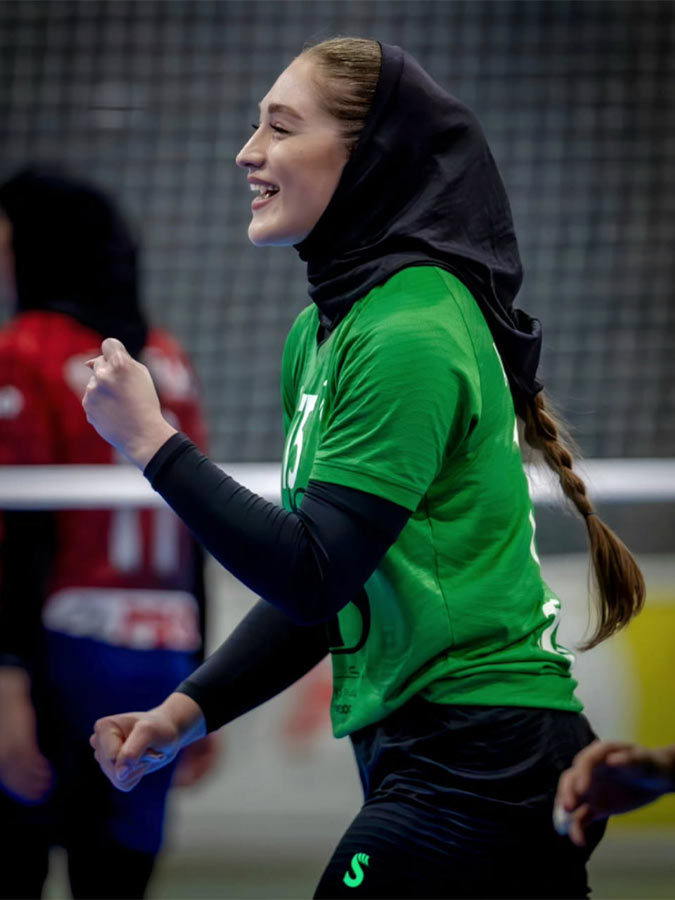 بیوگرافی آیتک سلامت