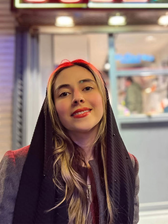 زندگی و کارنامه هنری نیلوفر رجایی‌فر