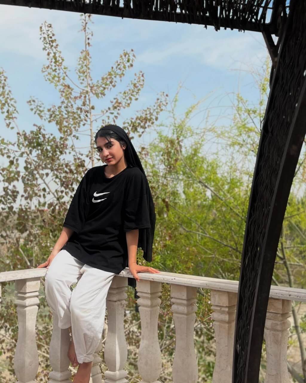 بیوگرافی دینا رستمی جودوکار ایرانی