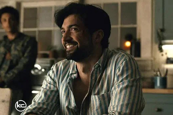 دیوید آلپی David Alpay در نقش جید هررا Jade Herrera
